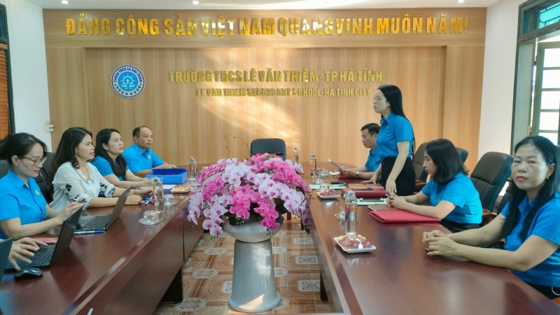 LĐLĐ Thành phố Hà Tĩnh tăng cường kiểm tra hoạt động tại CĐCS khối trường học.